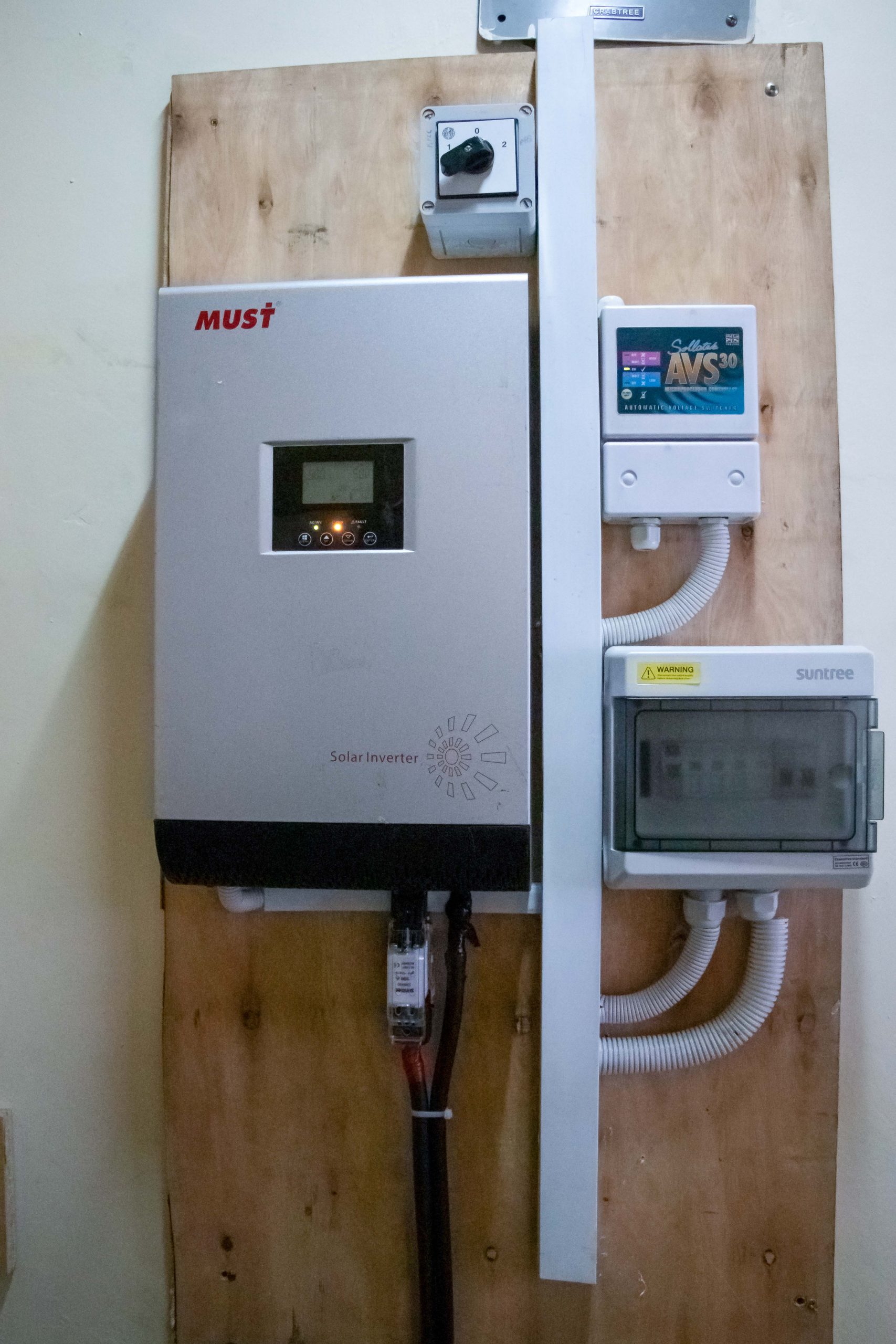 MUST Hybrid Inverter Charger - Solarman Power Solutions